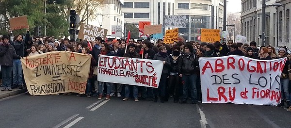 Manifestation à Lyon contre les lois LRU et Fioraso
