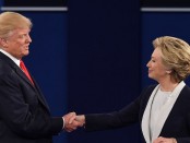 Trump et Clinton poignée de main