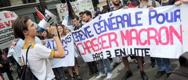 Manifestation à Paris le 26 mai 2018, Banderole grève générale pour chasser Macron