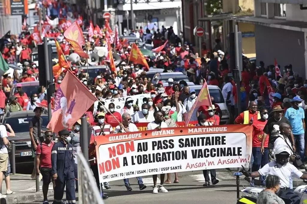 Guadeloupe, Martinique : tout notre soutien à la Grève Générale !